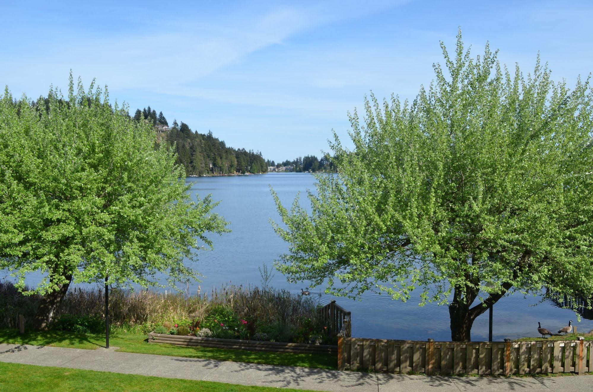 Inn On Long Lake Nanaimo Buitenkant foto